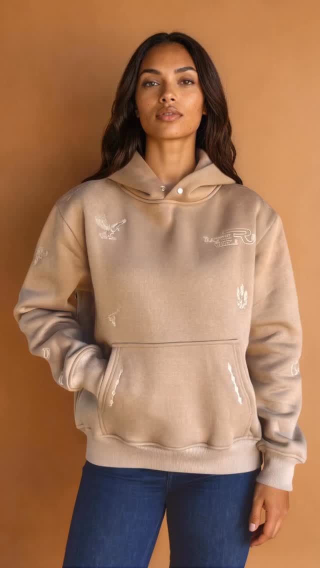 How about Western Icon Hoodie Reagan’ in color: nougat. Also available in black.
Choose quality apparel and denim.
Family owned business since 1999.
Designed by @_moana_design_
#ranchgirls #westernwear #westernfashion #denim #ridingjeans