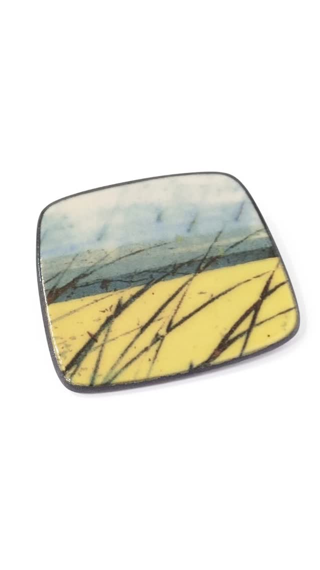 We've had a top-up of these beautiful porcelain pieces from Karen Howarth
All available in-store and online:
https://www.frannyandfiler.com/karen-howarth-jewellery
@karenhowarthceramics
#jewellery #ceramic #necklace #handmade #earrings
@beechroadchorlton