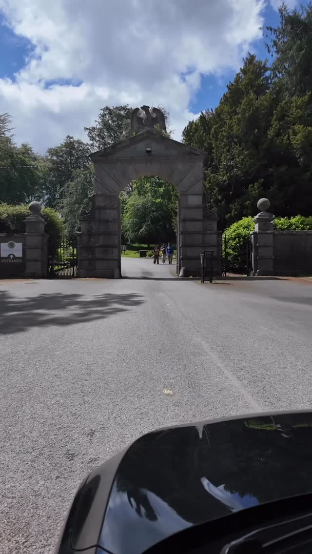 This is what happens when you let GoPro do an auto mix of your reel 🤣🤣
Meghan & Ciarán… I have a better one coming!
#irishwedding #irishweddingsinger #weddingsingerireland #weddingmusic #weddingsinger