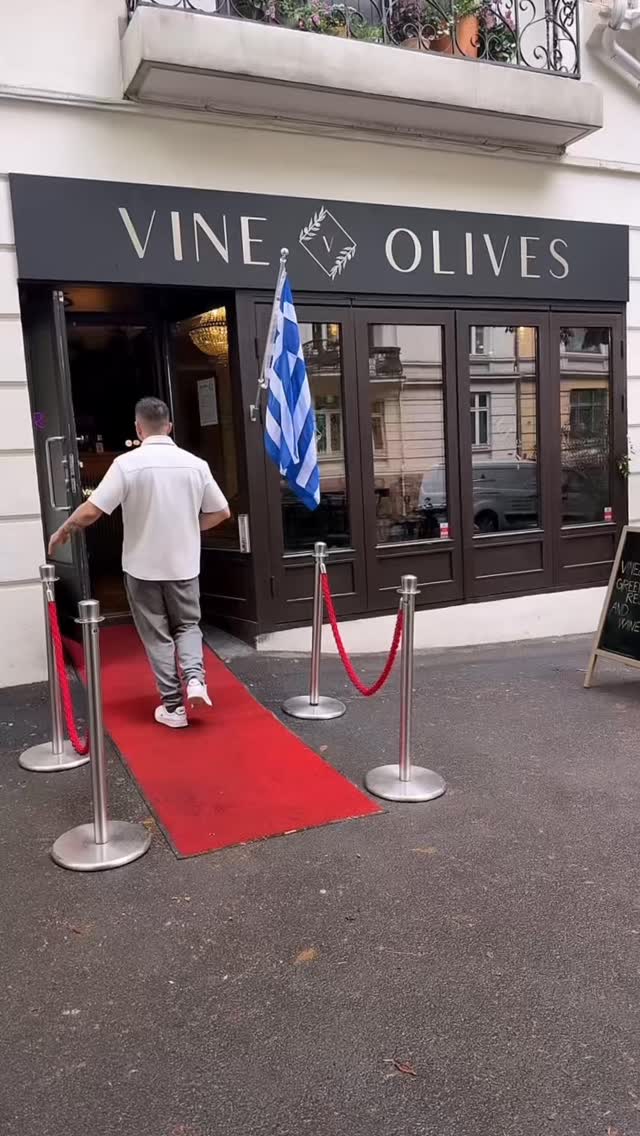 POV: You’re hungry and can’t decide…
One gyros to go.
One moussaka to go.
One lamb carré to go.
Some orders are simply too good to choose between. 😂🇬🇷
What would be in your order?
#VineAndOlives #RestaurantHumor #ChefLife #greekrestaurant