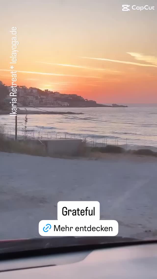 Lela Ikaria Retreat – ein Rückblick auf eine unvergessliche Woche 🌊✨
Manche Wochen verändern etwas in uns. Diese hier auf Ikaria war genau so eine.
Wir sind angekommen mit dem Blick auf die Ägäis im Abendlicht – und von da an hat uns die Insel der Langlebigen Tag für Tag mehr geöffnet. Yoga auf wilden Felsen mit dem Wind in den Haaren. Stille Momente am alten Wachturm, Tagebuch in der Hand, Gedanken sortiert. Lachen und Schweben im glasklaren türkisblauen Wasser. Tanzen unter dem Sternenhimmel, bis die Füße müde wurden. Und morgens immer wieder zurück auf die Matte, mit Meeresrauschen als Soundtrack.
Das ist es, was ein Retreat wirklich ausmacht: nicht nur Yoga, sondern ein ganzes Gefühl von Verbindung – zu sich selbst, zur Natur und zu den Menschen, die diese Reise mit einem teilen. 🤍
Ikaria hat uns gelehrt, was es heißt, wirklich anzukommen.
Wann fährst du das nächste Mal mit?
#lelayoga #ikariaretreat #ikaria #yogaretreat #retreatlife griechenland yogaundmeer auszeit slowlife lohas achtsamkeit frauenpower digitaldetox selflove yogagirl inselzeit ankommen retreatvibes innereruhe lebensfreude