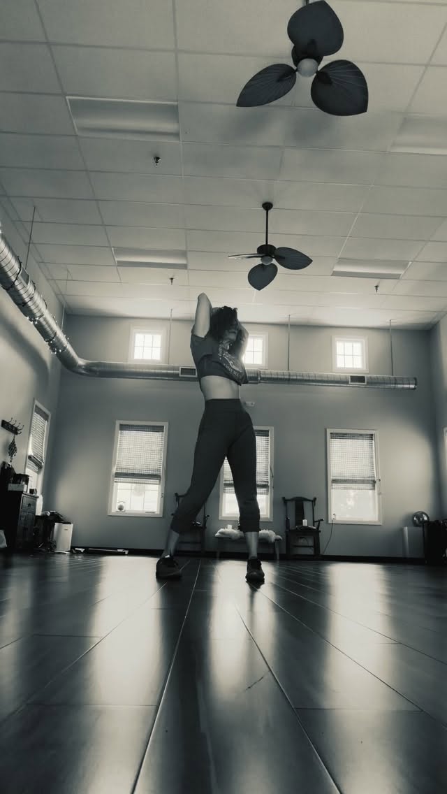 Dawn.
Music: Curls by Bibio
#dance #danceteacher #choreographer #movement #boston