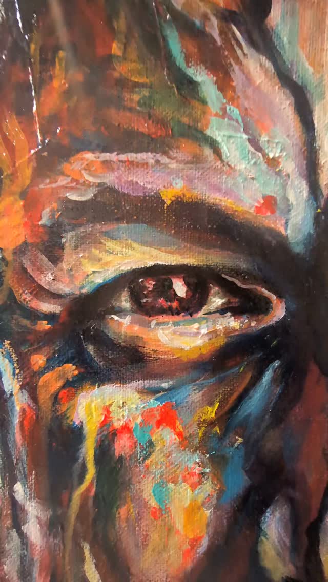  Dans mes peintures, il n'y a pas une seule manière de faire.
Je passe du pinceau au couteau,
du pastel à l'acrylique,
du geste précis au geste instinctif.
Je travaille dans le frais, dans le sec.
J'ajoute, j'efface, je frotte, j'estompe, je reviens.
C'est de ce dialogue entre les techniques, les couches et les gestes qu'émergent la profondeur, la lumière et la présence.
Cette œuvre est née d'une commande, d'une rencontre et d'une émotion à traduire.
✨ Si une œuvre sur mesure vous appelle, écrivez-moi.
@belluleart
#portraitsurmesure #portraitsurcommande #paintingprocess #contemporaryportraitpainting #expressivepainting