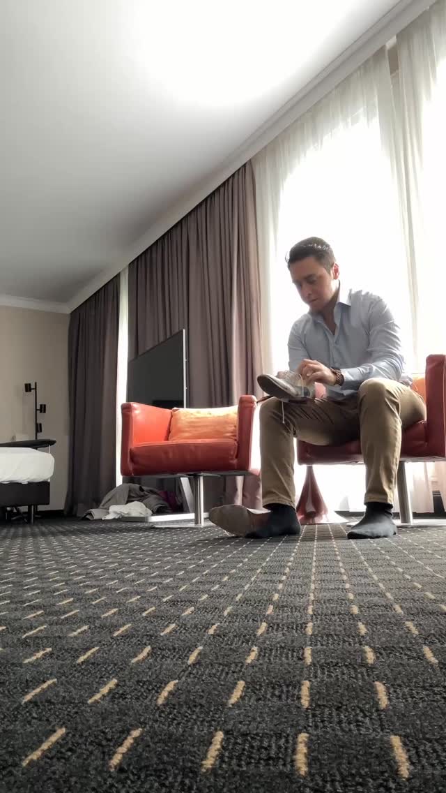Meine Kolleg:innen sagen, ich sollte öfter Videos machen, weil ich auf Fotos manchmal ernster wirke, als ich eigentlich bin. 😄
Also: erster Versuch.
Ein paar Sekunden aus Hamburg, wo ich für Termine unterwegs war. Und als Hannoveraner habe ich mich natürlich gefreut, in Hamburg Werbung für Hannover zu entdecken.
Team Hamburg oder Team Hannover? 😊
#Hamburg #Hannover #Awareness #Organisationsentwicklung
🎵 Musik: „Plane Life“ (Songwriting: Ercan Carikci)
