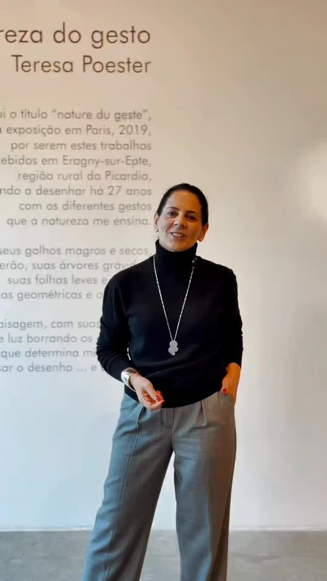Exposição “A Natureza do Gesto” de Teresa Poester.
A mostra reúne trabalhos recentes que aprofundam sua investigação sobre o desenho gestual.
São apresentadas obras de diferentes formatos e suportes, nas quais o gesto se desdobra em tensões visuais e materiais, com predominância do preto e branco, em diálogo com inserções pontuais de cor.
Visitação até20.06.26
Segunda a Sexta das 10h às 18h
Sábado das 10h às 13:30
Ocre Galeria
Av. Polônia, 495
Bairro São Geraldo
Porto Alegre - RS
Captação de Imagem:
@thestorymaker.co