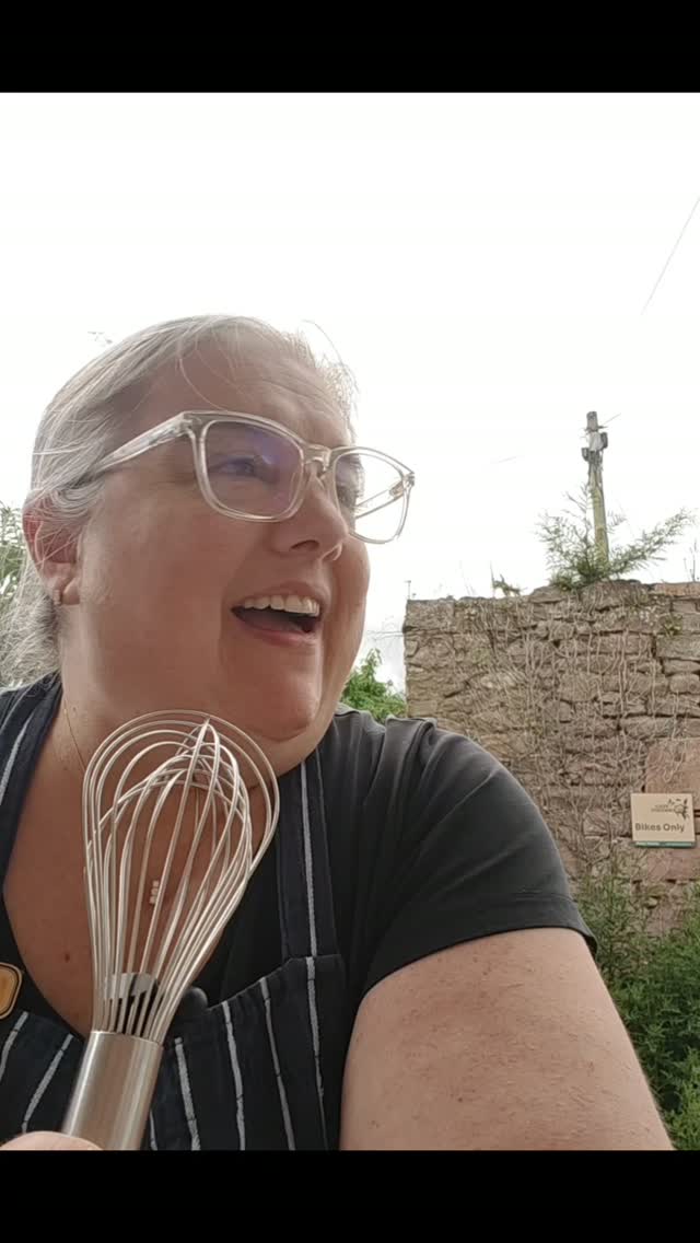 A glamorous chat out by the bins this week
Highlights:
1. Pizza Pop Up #2 with @stielowpizzaco on Saturday 4th July 4-8pm (or sell out)
2. Amazing ice cream from @milkandhoneyicecreams
3. Ok bye