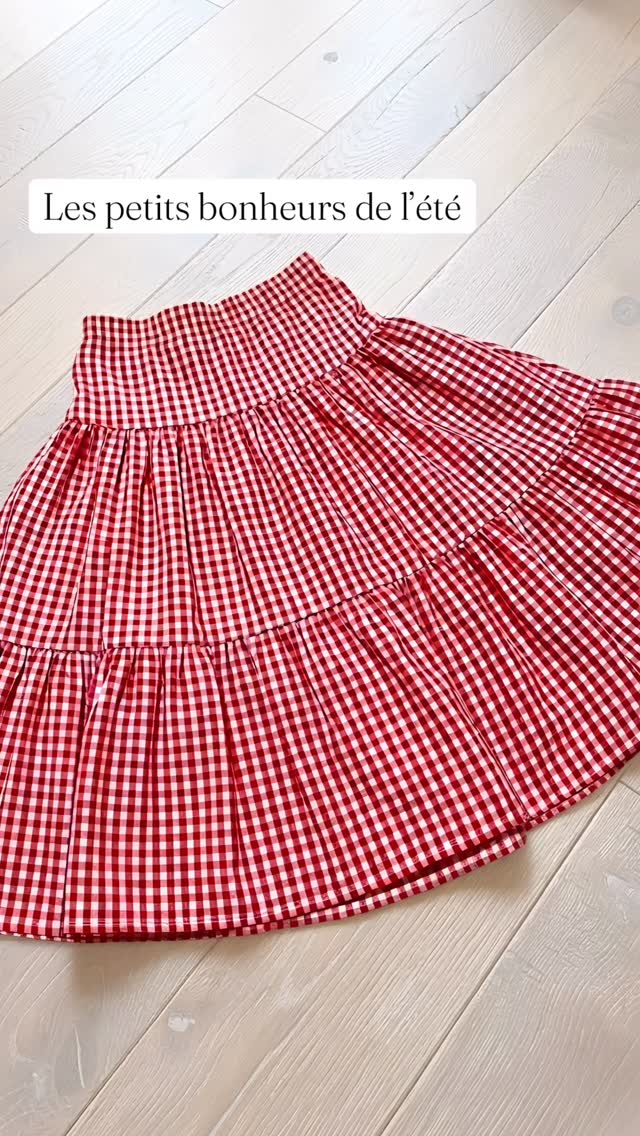 Cette jupe en tissu Vichy, c’est un peu le petit bonheur de l’été ☀️🌸
Les marchés du dimanche.
Les cafés en terrasse.
Les balades improvisées.
Les vacances à la campagne.
Une jupe confortable, féminine et facile à porter.
Le genre de pièce que l’on aime retrouver été après été.
👉 Achetez-la de suite ! L’été n’attend pas.
Ma boutique en ligne est dans ma bio
@sylvie_creations_toile_de_jouy
.
.
.
#vichylover #jupelongue #couturefrançaise #jupevichy #provencealpescotedazur
