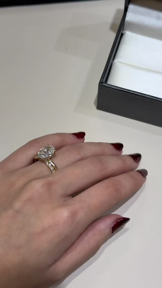 3ct of pure perfection ✨💍
Big sparkle. Timeless elegance. The easiest way to say "yes." 🤍
#labdiamond #engagementring #diamondring #ovaldiamond #proposal #rochellsjewellers