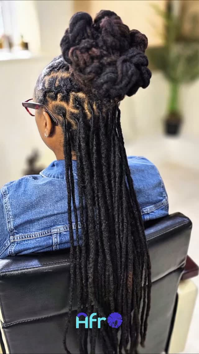 ✨ Healthy locs aren't built overnight... they're built through consistency.
This client has trusted me with her loc journey for 13 years. 💛 From her very first starter twists to the beautiful mature locs she wears today, it's been an incredible journey filled with growth, life changes, and healthy hair.
Over the years we've:
🌿 Changed our maintenance routine
🎨 Experimented with colour
💆🏾♀️ Prioritized scalp health
💪🏾 Combined locs where needed
✨ Learnt that healthy locs are about understanding your hair, not chasing every new product.
Every head of locs tells a story, and this one reminds us that patience and consistency always win. 🤎
How long have you had your locs? 👇 I'd love to know—drop your loc journey in the comments!
#LocJourney #HealthyLocs #LocMaintenance #StarterLocs #MatureLocs Retwist NaturalHair