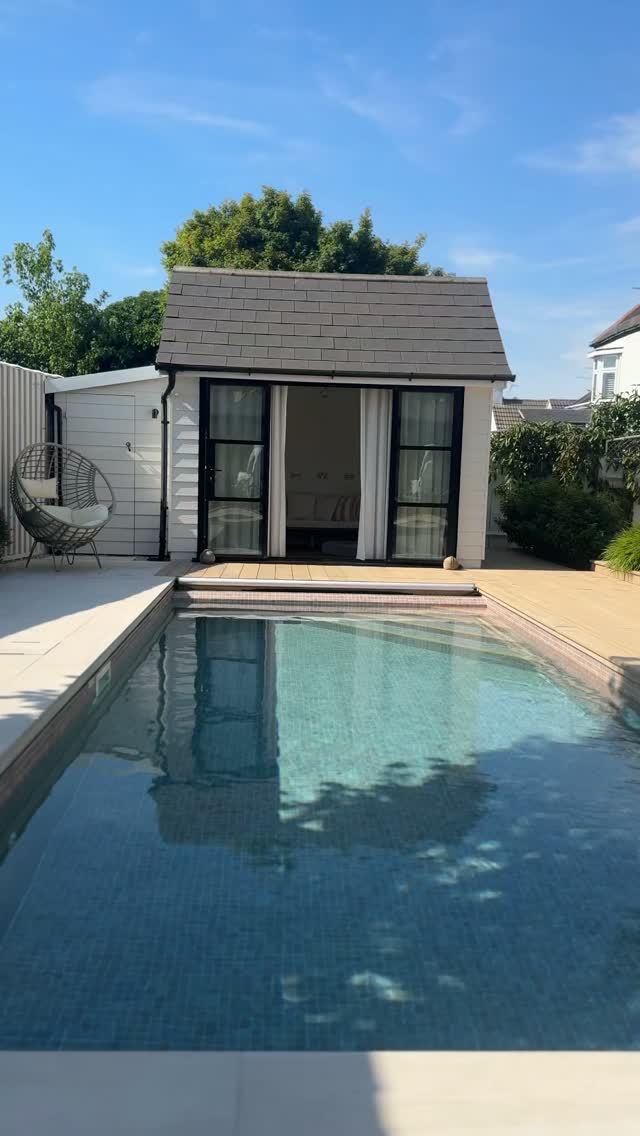 A little sneak preview...
We recently spent the afternoon with the fantastic teams at Millboard and Designscape, capturing one of our latest projects in the summer sunshine.
There'll be plenty more to come soon, but here's a behind-the-scenes glimpse of the people, the craftsmanship and the beautiful outdoor space we've created together.
Watch this space...
#landscapesbydesign
#essexgardens
#landscapersofessex
#luxurygardens
#outdoorliving