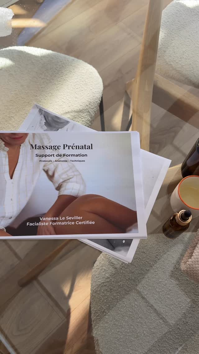 35 degrés dehors. 🌡️
Mais aujourd’hui, ça bosse !
Au programme : formation massage prénatal, transmission, pratique et bonne humeur malgré la chaleur. ☀️🤍
#formationmassage