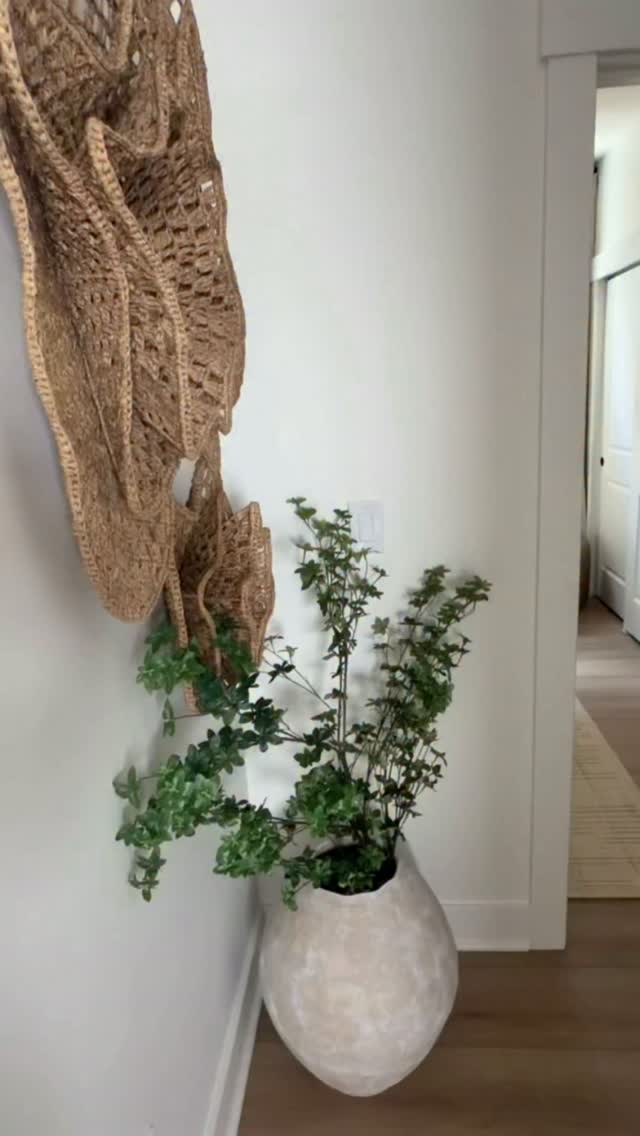Letās talk POWDER ROOMS! The place all your guests will see which is why itās important to spice it up with wallpaper and make it fun!
Whatās the state of your home/ guest areas? Letās shape them into your dream together!
-
#powderrooms #homerenovation #wallpaperinspo #elevatingbrands #kimberleykayinteriors