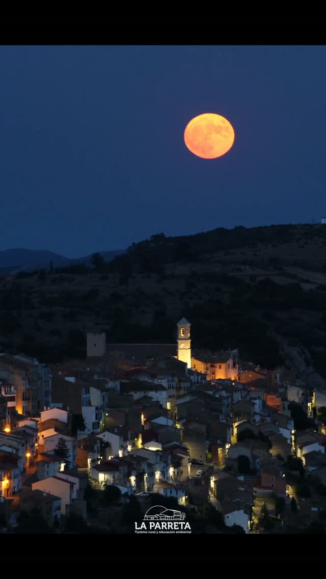 #vilafranca #laparreta #alberglaparreta #lluna