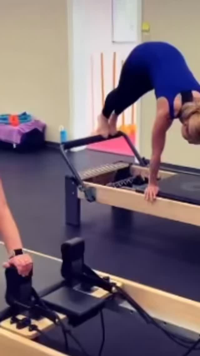 Looking for ONE movement on the Reformer that targets core, shoulder stability, coordination, lower body activation and breath control…. This is it! #fearlesspilates #findyourstrong #ilovepilates #reformerpilates #princealbertsk