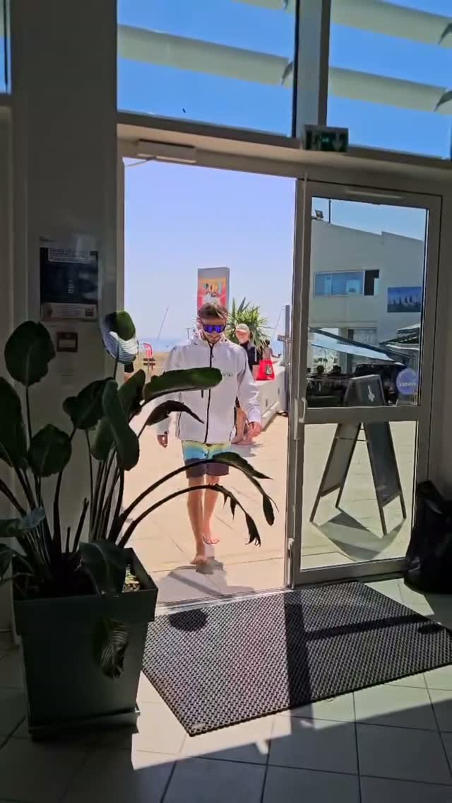 🏄♀️ Tu te demandes ce que tu peux trouver au surfshop de la Base Nautique de Saint-Jean-de-Monts ?
Voici un petit aperçu de notre boutique… et il y a encore bien plus à découvrir sur place ! 👀
Que tu cherches une planche, une combinaison, des accessoires, du textile ou le petit équipement qui fera la différence, on a de quoi t'équiper pour profiter au maximum de l'océan.
📍 Passe nous voir à la Base Nautique de Saint-Jean-de-Monts, découvre la boutique et échange avec notre équipe. On sera ravis de te conseiller !
👉 À bientôt au surfshop !
#SaintJeanDeMonts #SurfShop #SurfLife #OceanLovers #Vendée