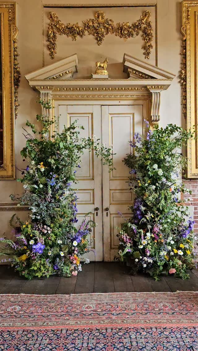 Colourful late Spring...
Wild and Untamed. To meet the clients brief.
Using a huge amount of Dorset grown blooms...
#dorsetflowers #dorsetweddingflowers #naturalflowers