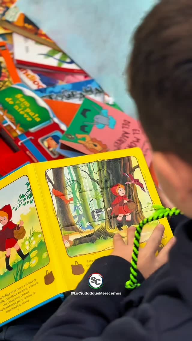 ☕📚 CHOCOLATADA LITERARIA: UNA TARDE PARA COMPARTIR HISTORIAS Y SONRISAS 💜
En estas vacaciones de invierno, el taller "Súper Yo" llevó adelante una hermosa Chocolatada Literaria en Plaza Rivadavia, donde niños y niñas disfrutaron de una tarde diferente, compartiendo lecturas, libros, juegos y muchas sonrisas.
Entre chocolate caliente, intercambio de libros y diversas actividades literarias, los más pequeños descubrieron el valor de la lectura como un espacio de encuentro, imaginación y aprendizaje.
Desde el Municipio seguimos impulsando propuestas que acompañan el desarrollo integral de nuestras infancias, generando espacios donde aprender, jugar y compartir van de la mano, especialmente durante este receso invernal, para que cada encuentro se transforme en una experiencia enriquecedora y llena de momentos para recordar.