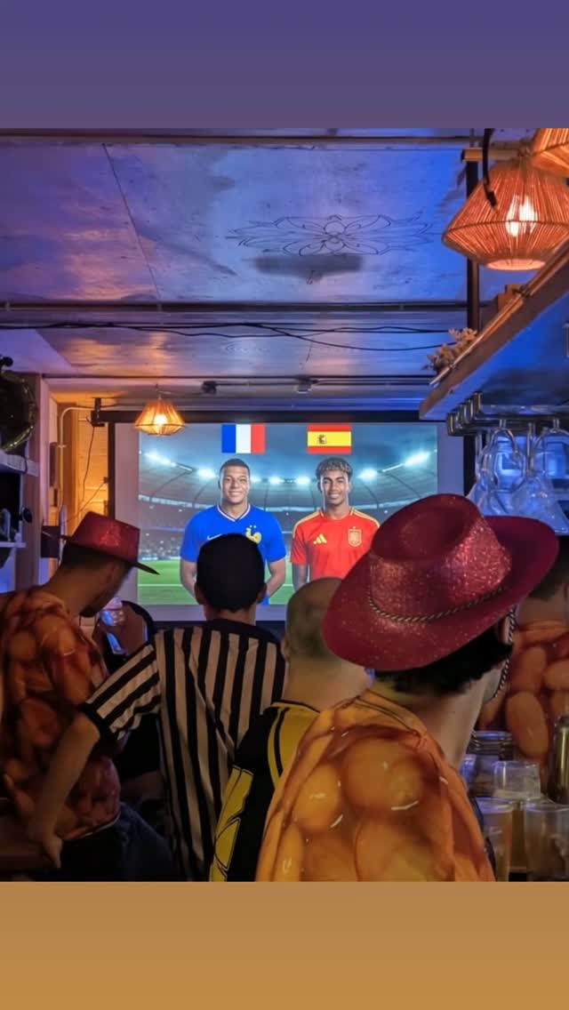 🇫🇷 FRANCE vs SPAIN 🇪🇸 | World Cup 2026 Semi-Final ⚽🔥
It all comes down to this. Les Bleus take on La Roja TONIGHT live on multiple big screens at Hoxton Cabin, Shoreditch 📺
🚪 Doors 4PM | Kick-off 8PM BST
🍹 £8 Caipirinhas all night
🍻 Ice cold draught beer, pints & cocktails
❄️ Fully air conditioned — stay cool while the match heats up
📺 Multiple big screens, never miss a moment
💺 Reserve your seat — RSVP online (link in bio) or WhatsApp us to book
Walk-ins welcome too, but get down early! 👇
📍 132 Kingsland Road, E2 8DP
#WorldCup2026 #FRAESP #FranceVsSpain #WorldCupSemiFinal #LondonFanZone