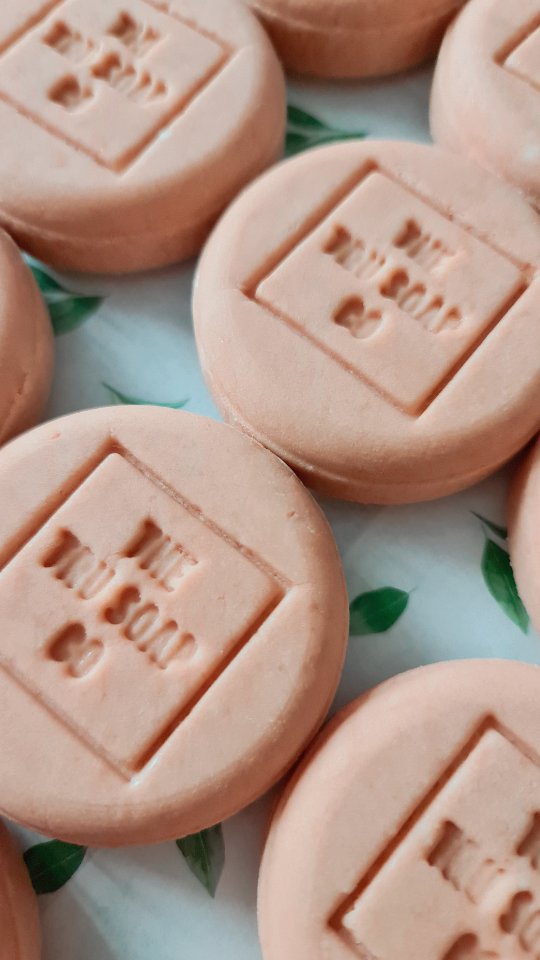 ✨ Shampoo bars are finally back in stock! ✨
Why switch to a shampoo bar over liquid shampoo?
✔️ Plastic-free – no waste, no bottles
✔️ Long-lasting – one bar = multiple bottles of liquid shampoo
✔️ Travel-friendly – no leaks, no liquid restrictions
✔️ Packed with goodness – no unnecessary fillers, just effective, nourishing ingredients
✔️ Kinder to your scalp & hair – gentle cleansing with conditioning benefits
My handmade shampoo bars are:
🌿 Not soap-based – so no waxy buildup & the correct PH for your hair
🌿 Long lasting
🌿 Have a fluffy, bubbly lather
🌿 Palm oil free
🌿 Vegan-friendly
Ready to make the switch?
Shop now at www.thetrusoapco.co uk while they’re still in stock!
.
.
.
.
.
.
.
#ShampooBar
#PlasticFreeHaircare
#EcoFriendlyBeauty
#SustainableHaircare
#VeganShampoo
#ZeroWasteBathroom
#NaturalHairCare
#PalmOilFree
#HandmadeHaircare
#GreenBeauty
#HairCareRoutine
#HealthyHairGoals
#CrueltyFreeBeauty
#SustainableLiving
#EcoFriendlySwaps
#ZeroWasteLiving
#LowWasteLifestyle
#PlasticFreeJuly
#GreenLiving
#ConsciousBeauty
#IndieBeautyBrand
#SupportSmallBusiness
#ShopSmallUK
#HandmadeWithLove
#NaturalBeautyProducts
#VeganBeautyProducts
#CleanBeautyMovement
#MinimalistBeauty