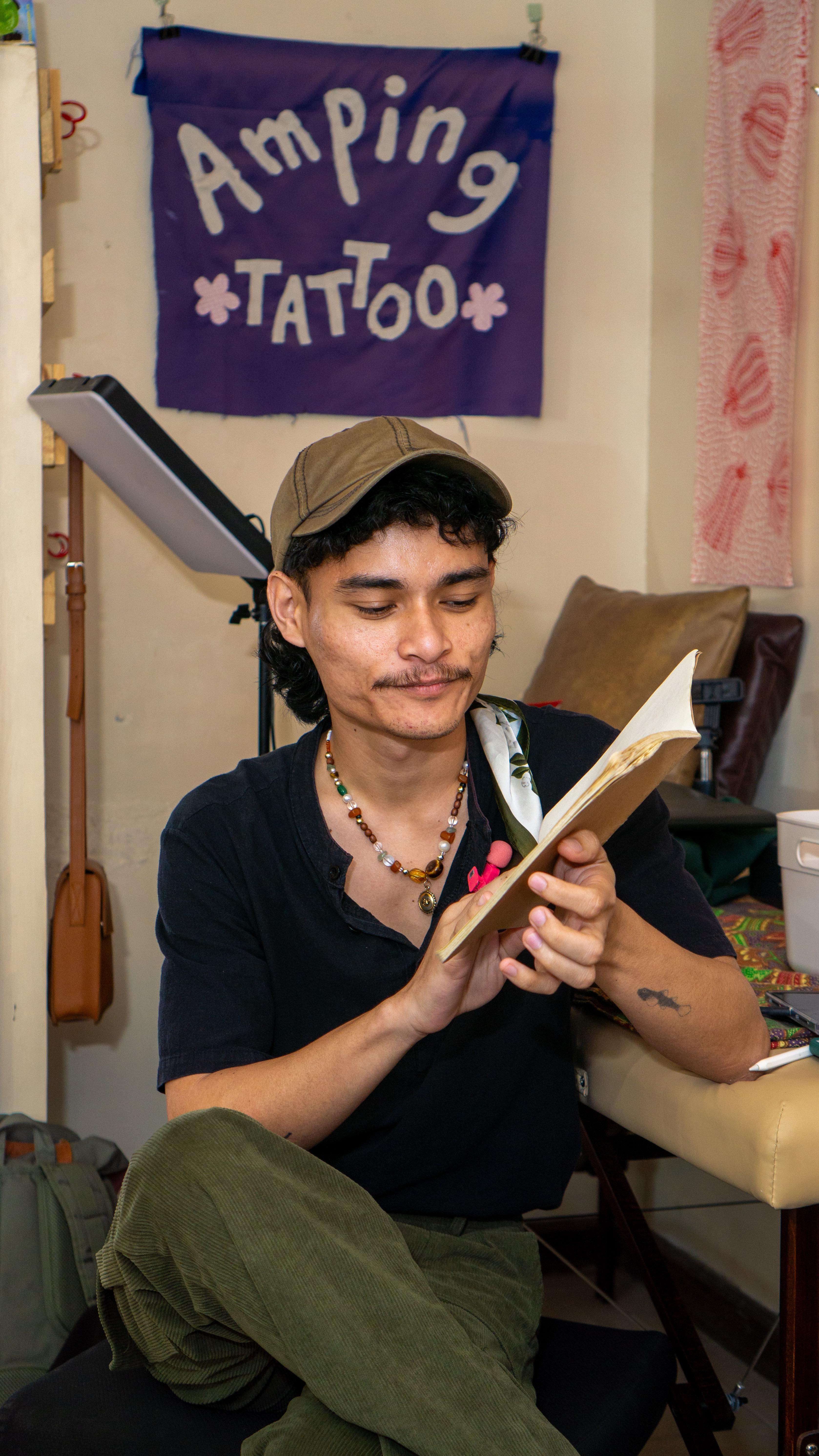 “A lot of my life I’ve spent trying to make pretty pictures and here, I can just make pictures for notes. I interact with nature physically” - Jul of @studioamping
#StoriesAroundTown #MakersofMidtown #CebuCity
