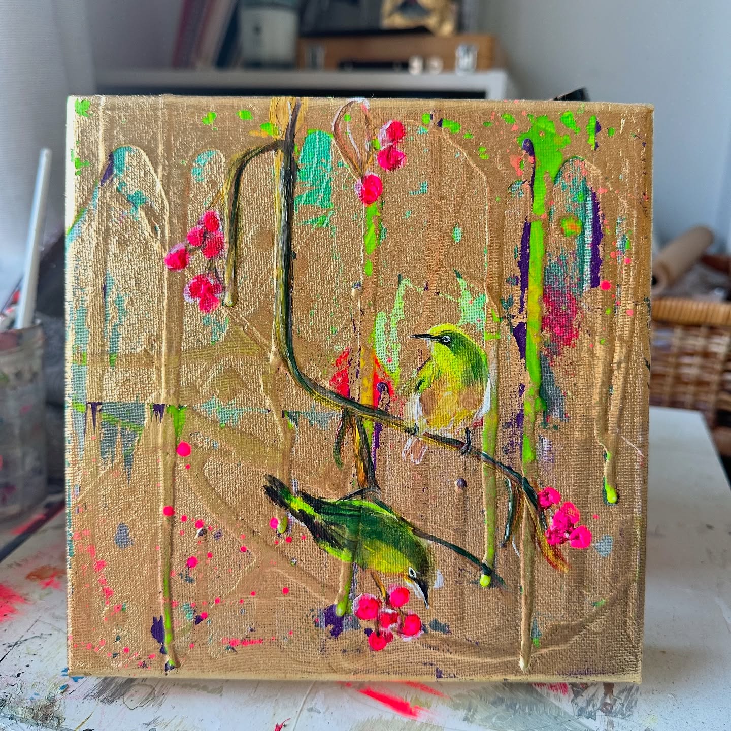 5 months after a complete inspiration void, I painted this little one today. It feels like joy coming through a rough patch. Pretty much sums up the recent months.
I’m a spring baby so always feel like I am reborn when spring starts…
Enjoy
#roughpatch #springreborn #rebirth #startagain #contemporarypainting #inspirationisafunnyprocess #instaartist #birdpainting
@artistsathome @w4artanddesign