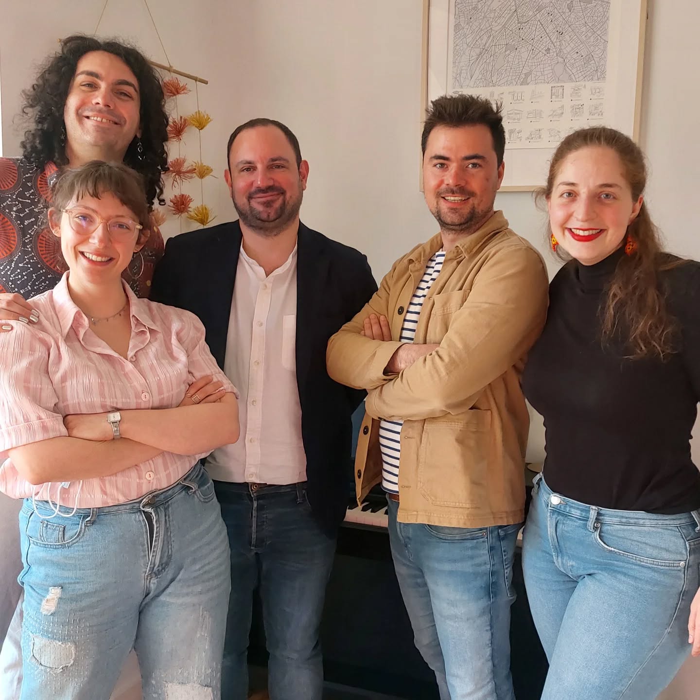 Après une intense séance de coaching avec notre coach (préféré) : Camille De Rijk @camillederijck_ 😊
On avance, on construit, on a hâte de vous présenter notre travail ! 😊😉💪
Prochain concert le 13 avril dans le très (très) splendide @corinthiabrussels ✨️
Suivez-nous pour découvrir la suite de cette aventure... 😉
Encore merci @lesfestivalsdewallonie pour le 6x12 ! 🙏
#keepworking #coaching #coach #lesfestivalsdewallonie #generationclassique #teamwork #fromBelgië #chambermusic #together #happy #music ☀️