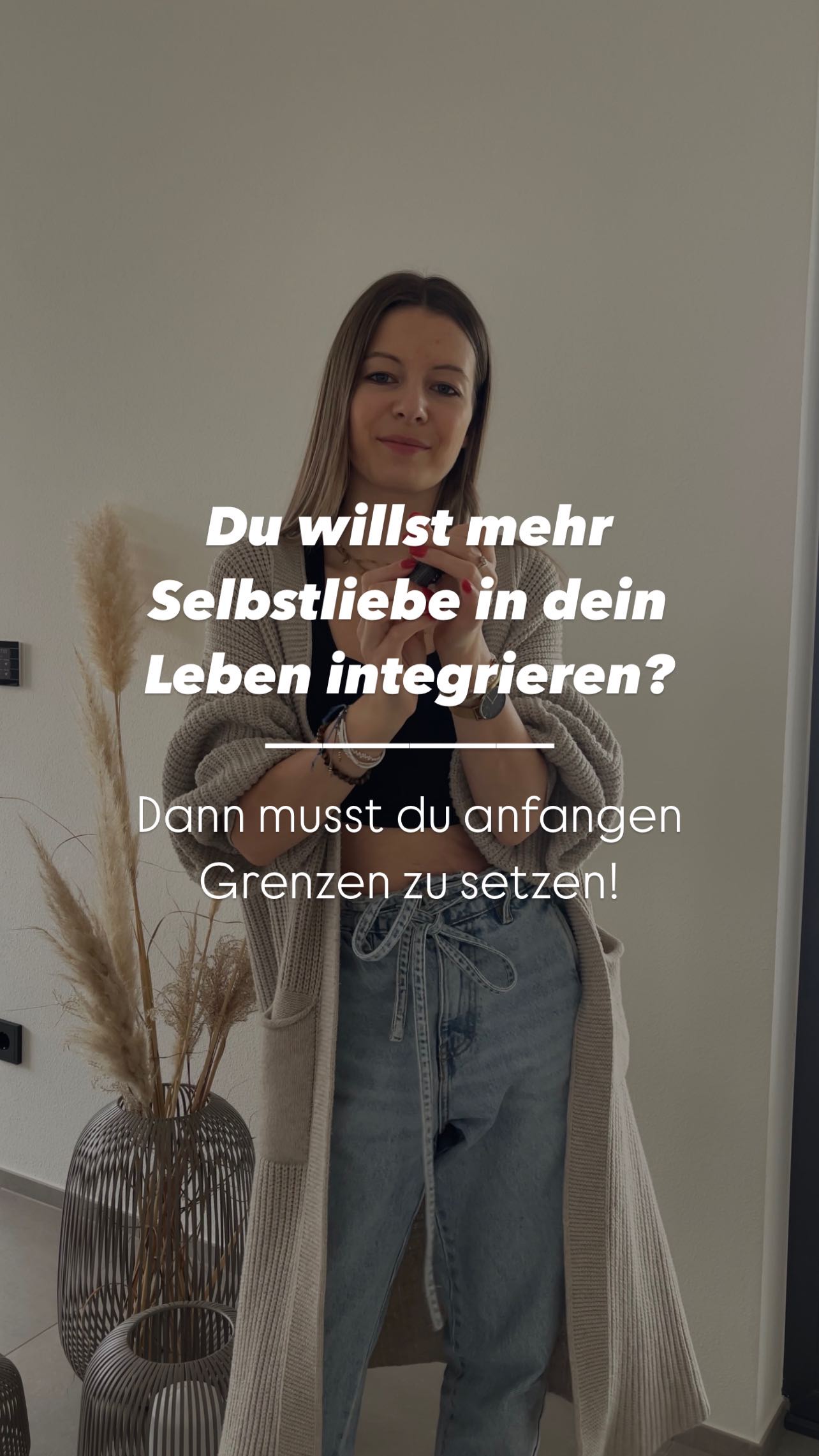 👇🏻 LIES HIER 👇🏻
Ich wusste lange Zeit nicht was Selbstliebe wirklich bedeutet. Ich hab mich immer gefragt was meinen denn immer alle du musst anfangen dich selbst zu lieben. Und nein das heißt nicht nur mir ein Bad zu gönnen oder regelmäßig Journaling zu machen.
✨Was ich erst viel später verstanden habe:
Echte Selbstliebe beginnt da, wo du anfängst, für dich selbst einzustehen und dich zur Priorität zu machen. Und das bedeutet auch, Grenzen zu setzen. Wie du das machst erfährst du jetzt gleich
👉🏻Ich lade dich erst mal ein mir @michele.kyll zu folgen, wenn du wieder näher zu deinem wahren Selbst kommen willst und wirksame Selfcaretools suchst um deine Bedürfnisse nicht mehr hinten anzustellen!
🔑Was kannst du aber jetzt tun?
Öfter mal ein Ja zu dir und ein nein zu anderen zu sagen. Egal ob es um Treffen geht oder Dinge um die dich jemand bittet.
Ich hab früher so oft Ja gesagt, obwohl meine innere Stimme eigentlich nein spürte.
Ich wollte niemanden verletzen, niemanden enttäuschen und hab mich oft selbst übergangen.
Was mir wirklich geholfen hat, Schritt für Schritt neue Grenzen zu setzen?
✨ Ein Tropfen Tea Tree (Teebaumöl- das Öl der Abgrenzung) morgens auf meine Unterarme
dadurch hab ich immer wieder die Erinnerung was ich in mein Feld lasse.
✨ Frankincense (Weihrauch) aufs Herzchakra – vor Gesprächen, wo ich Klarheit und Rückhalt brauche.
✨ Und ein kleiner Satz, den ich mir immer wieder bewusst mache Ich darf Nein sagen – auch wenn mein Nein niemandem gefällt.
Und ja das geht nicht von heute auf morgen.
Aber du wirst anfangen zu spüren, wie du dich immer besser abgrenzen wirst, wie du Prioritäten für dich besser setzen kannst und mehr auf das schauen wirst was dir wirklich gut tut🌺
👉🏻 Folge mir @michele.kyll für mehr Bewusstsein, Selfcaretools & ehrliche Impulse für Frauen, die sich wieder spüren wollen und für sich losgehen wollen, mehr aus ihrem Leben zu machen.
SELBSTVERBINDUNG
BEWUSSTSEIN
ENERGY WORK
SELFCARE
FREQUENZERHÖHUNG
#selbstliebe #grenzensetzen #ätherischeöleimalltag #energiekörper #emotionaleklarheit #authentischleben #selfcareritual #selbstverbindung