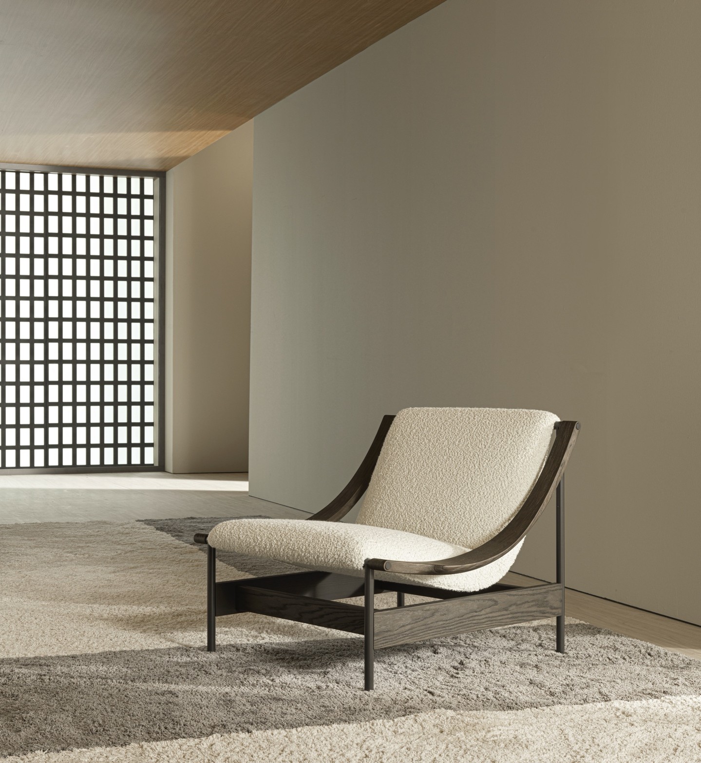 A beautiful novelty from the Italian brand Molteni š«ā
ā
The "Lia" armchair is a masterful expression of lightness and refined craftsmanship. Lia embodies an interplay of structure and suspension, a harmonious balance of materials where the warm tones of oak meet the strength of metal.