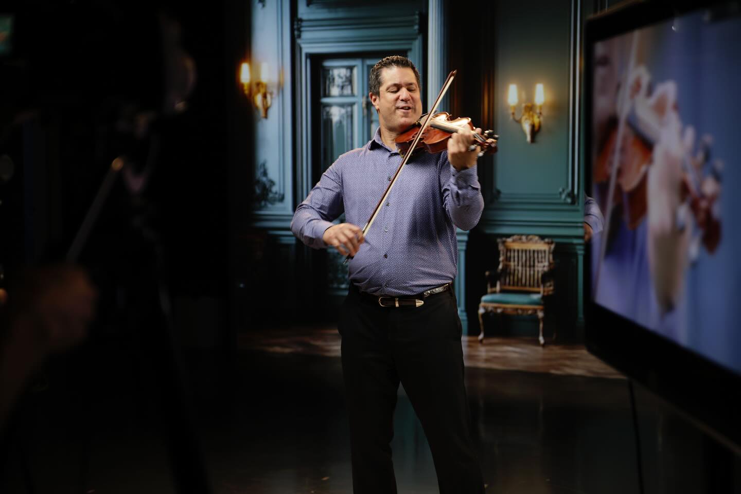 Today we had the privilege of filming the talented and incredible violinist @jaimejorgemusic.
Stay tuned, you’ll soon get to enjoy his beautiful performance and captivating presence on Hope Channel TV 📺