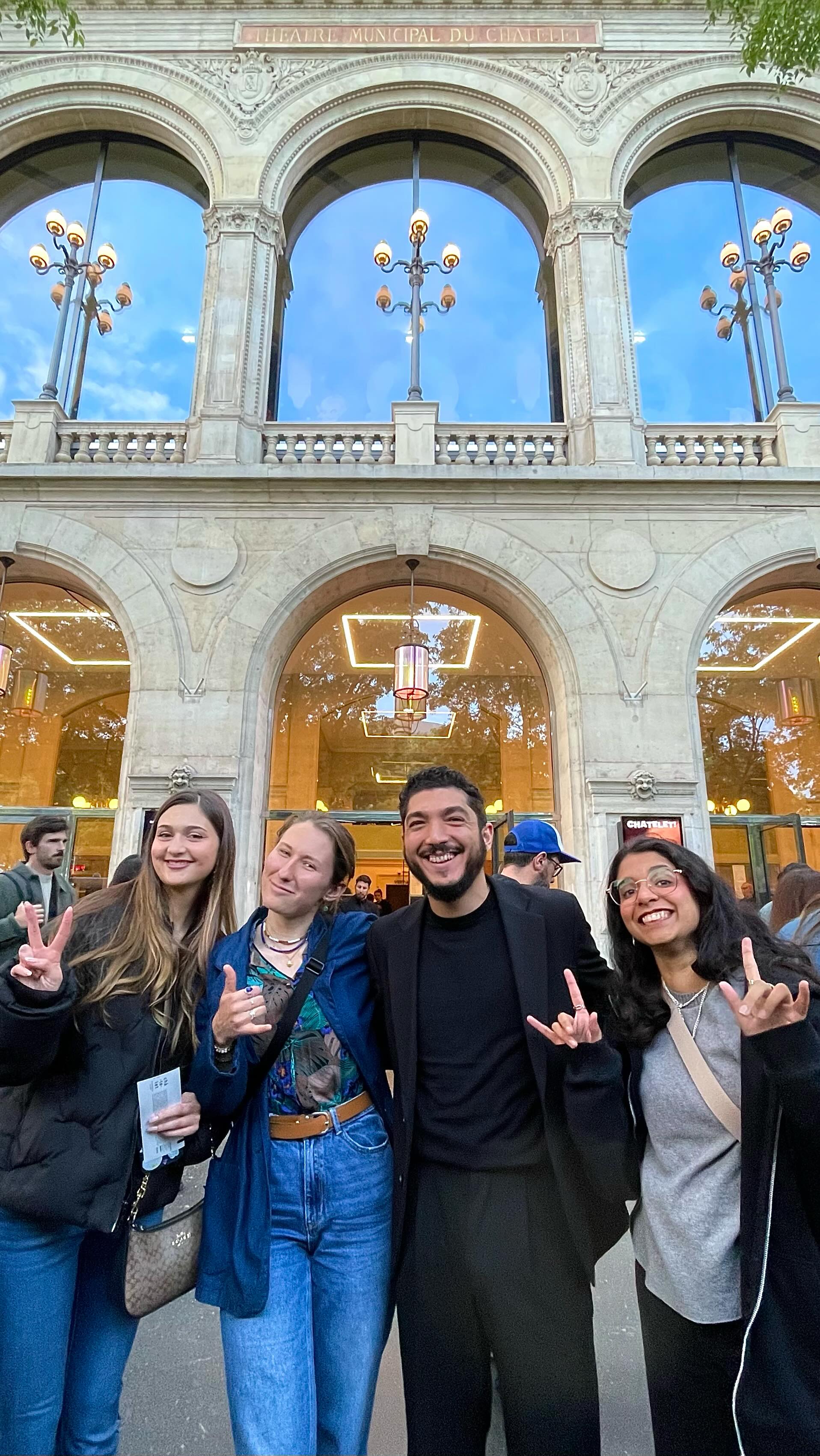 Good news! 🎉
The Théâtre du Châtelet now offers vibrating backpacks for deaf and hard-of-hearing community. ✨
Available from the show L’Arlésienne / Le Docteur Miracle (May 24 – June 3), and for all future performances. 📆
👉 Just ask at the front desk.
🎟️ No extra cost : a regular ticket is all you need.
Here’s a glimpse of your future experience at the Châtelet!
Maksim, Loubna and Maude already tried it and loved it. 🙌
We can’t wait for you to discover this new way of experiencing live music, fully and together. 🎶🫶