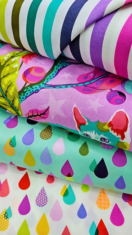 When fabric costs $30/meter, I realise my fabric stash at home is worth a down payment for a car.
#memade #sewingaddict #fabricaddict