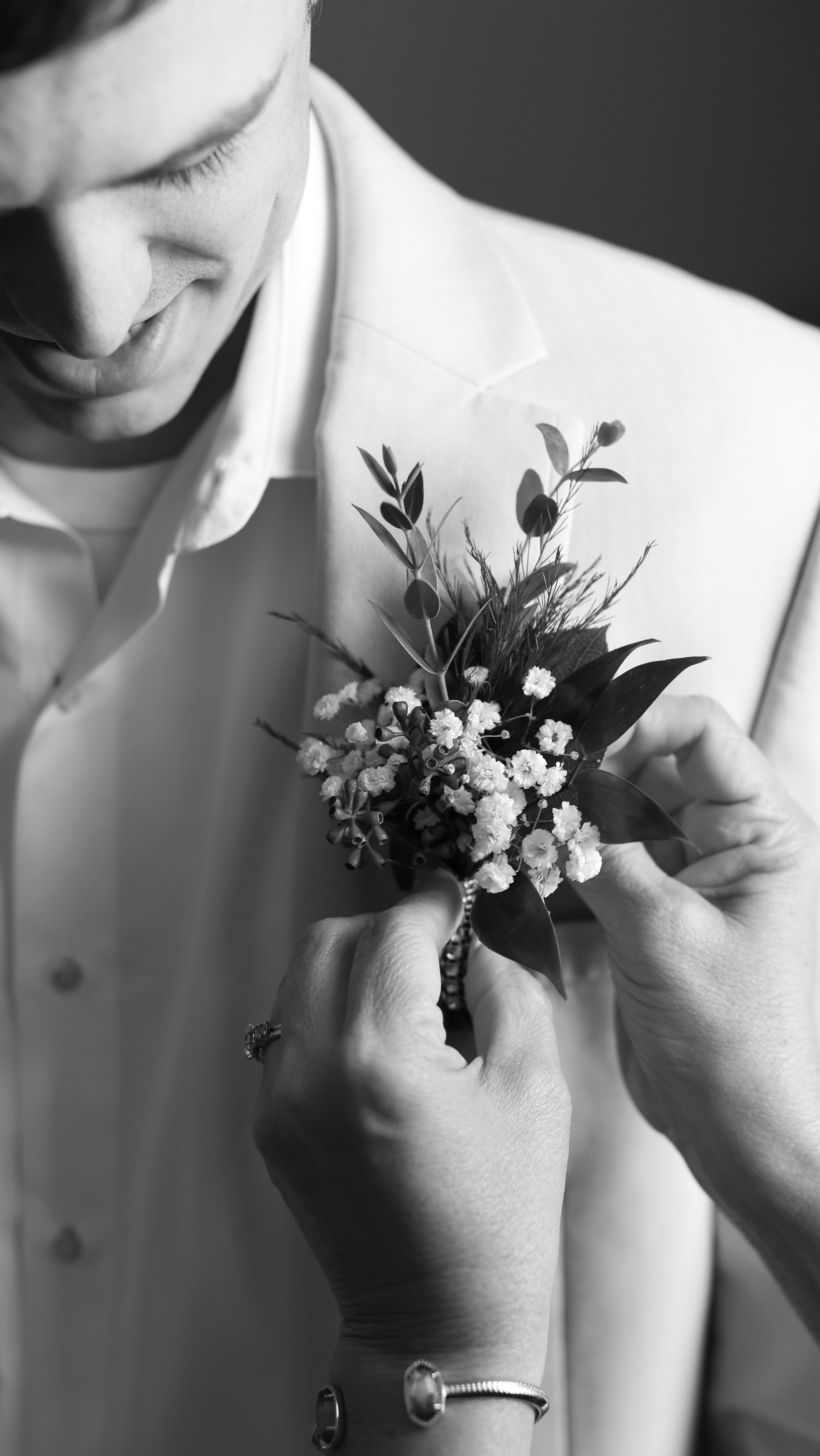 When your photographer will risk it all… you have found the right one 🐊
•
charlestonscengagement #charlestonscphotos #charlestonscweddingphotographer #charlestonscadventuresession #charlestonscengagementphotos #charlestonscphotographer #charlottencengagement #charlottencweddingphotographer #charlottencphotographer #engagementsessioncharleston #adventuresessioncharleston #charlestonengagementsession #ncengagementphotographer #southernweddingphotographer #lowcountrywedding #charlestonwedding #destinationengagementphotographer