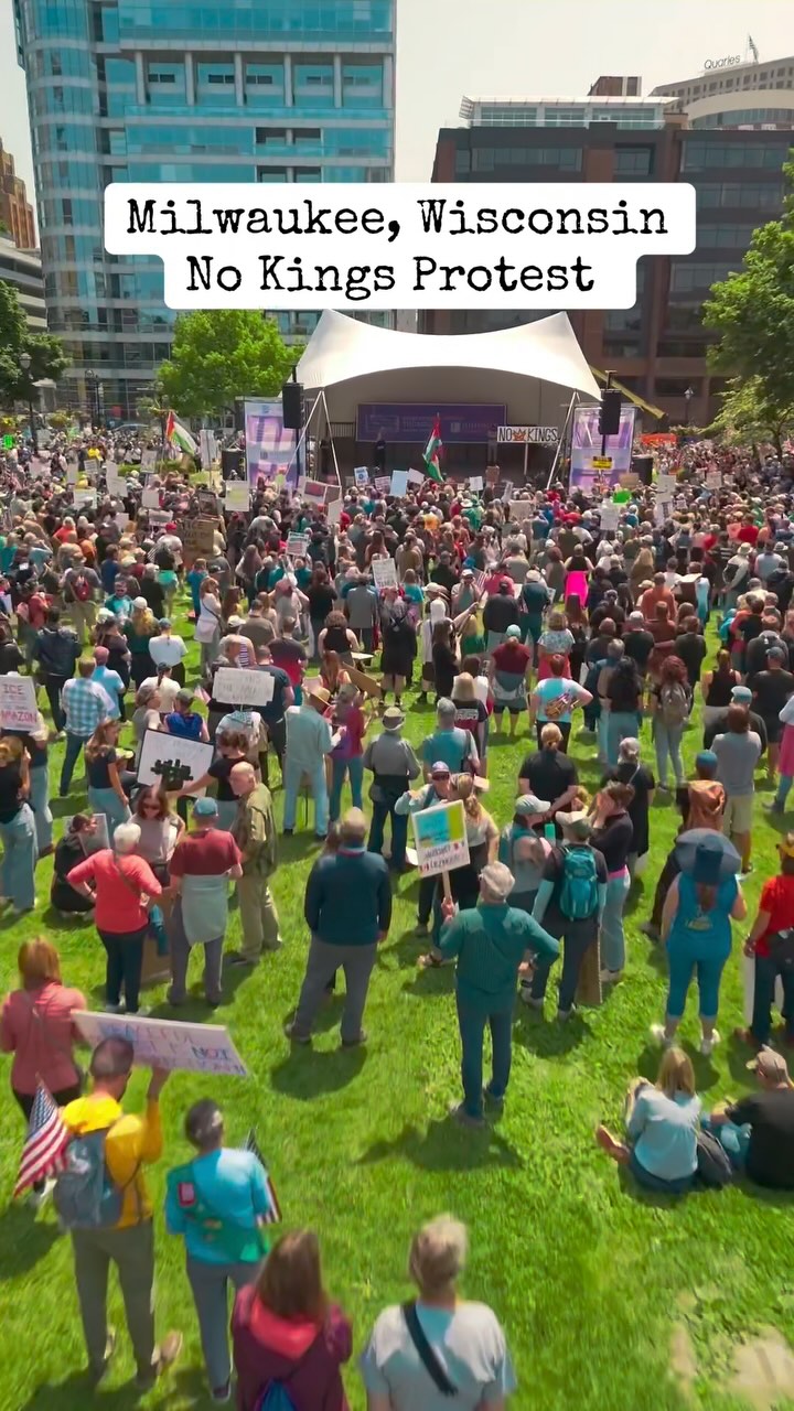 Milwaukee protest overtakes president’s birthday parade in size and spirit ✊
No kings here ❌
Just the people united ✅
#milwaukee #freepalestine #defenddemocracy #freeamerica