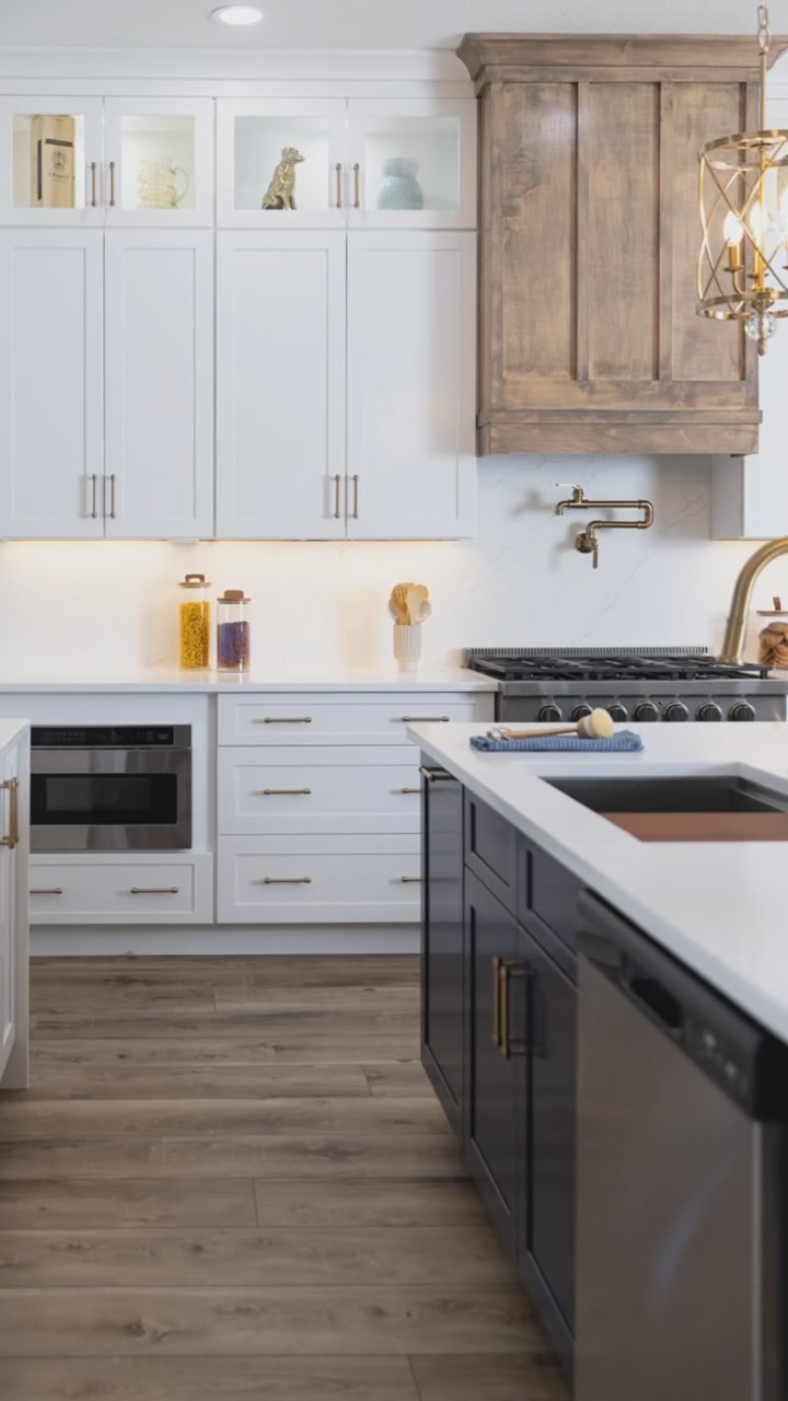 🎉✨ Watch the before ➡️ after MAGIC! ✨
We don’t just design spaces — we transform them!
From “meh” to marvelous, our latest projects prove what a little sass, style, and smart design can do. Whether it’s a kitchen that needs some spice 🌶️ or a bathroom that deserves some bling 💎, we turn your “what ifs” into WOWs!
#southernsassinteriors #davisisland #yborcityhistoricdistrict #fishhawkranch #fishhawktrails #southtampamoms #southtampa #fishhawk