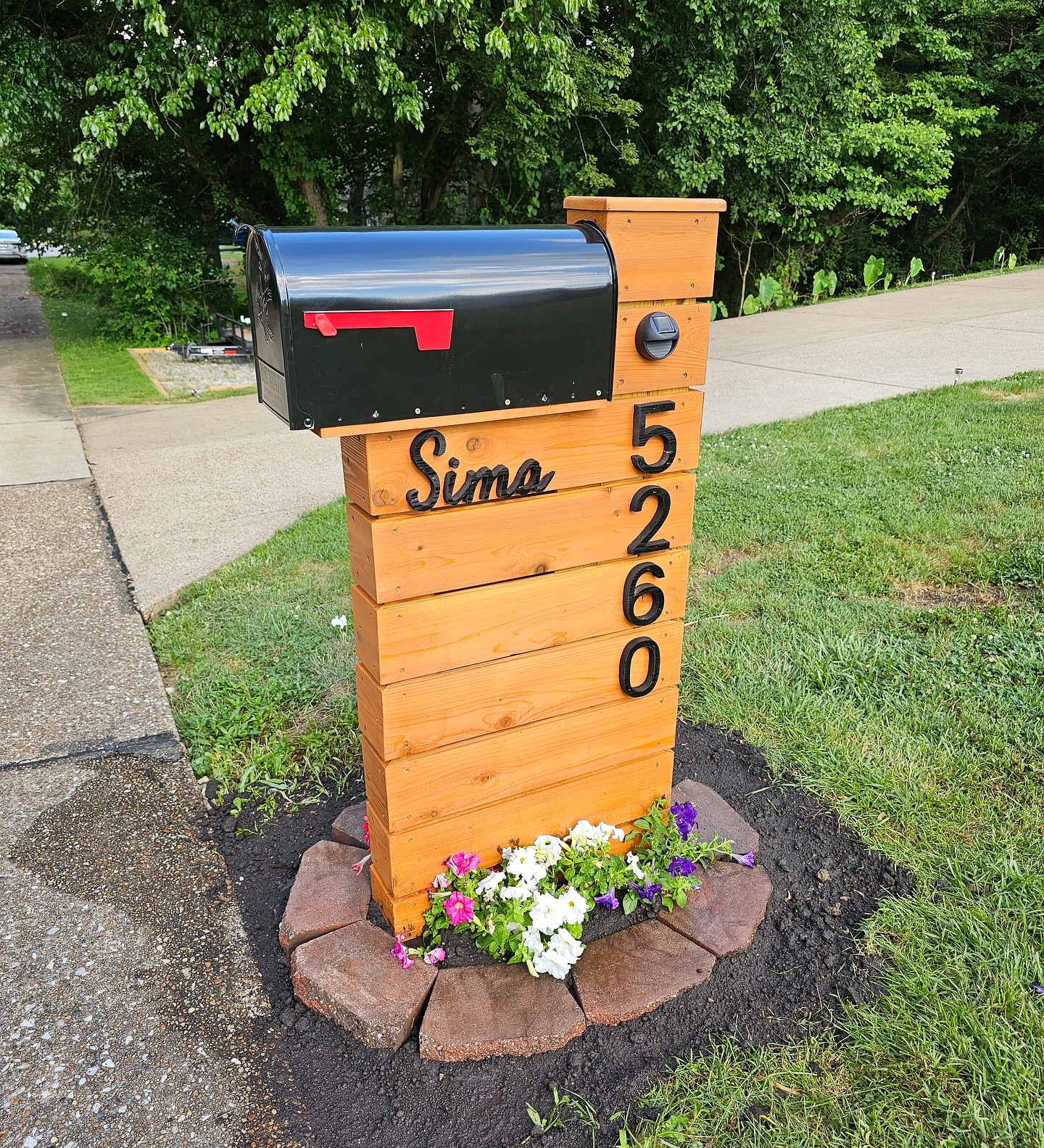 Elevate your curb appeal with our handcrafted Custom Modern Mailbox, personalized with your last name and address! 📬
Built to be weather-resistant and easy to install on any standard 4x4 post, this mailbox adds both charm and function to your outdoor space.
Order yours today!