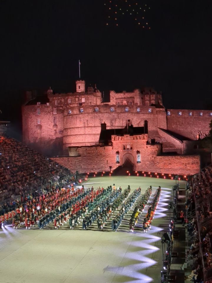 Fantastic to be a guest at the #edinburghtattoo last night as one of their charity partners. A brilliant performance by the cast and team, thank you for a wonderful evening.