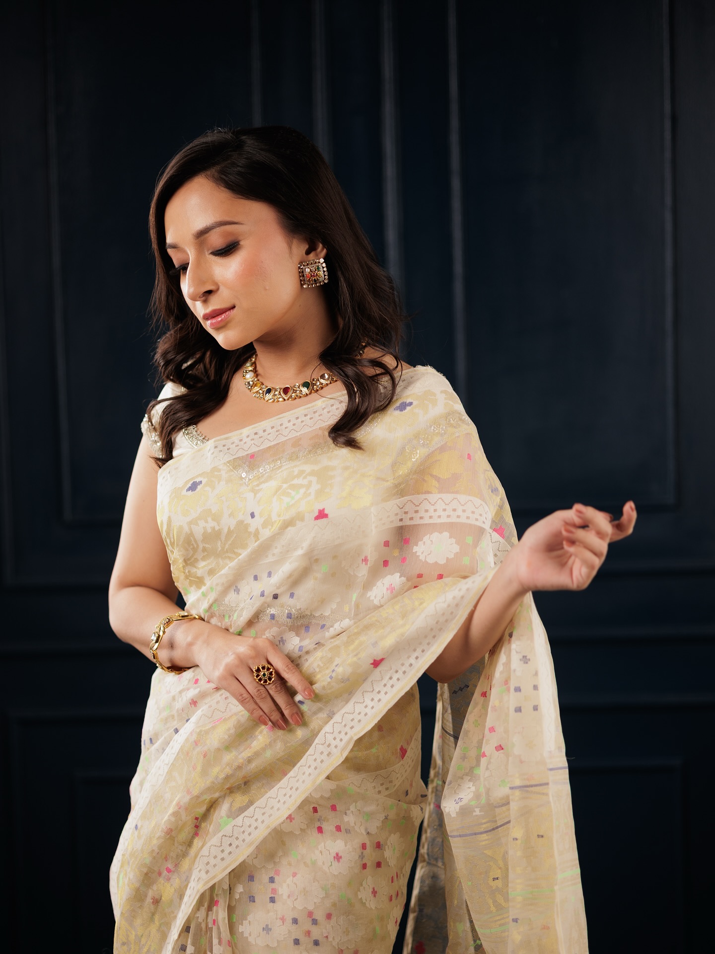 Six months. One masterpiece. Infinite elegance. Experience the ethereal beauty of 100-count Jamdani artistry ✨
.
#Handcrafts #Sari #Saree #Tangail #Crafts #Elegant #home #homedecor #homedesign #homedecoration #SustainableLiving #EcoFriendly #ArtisanMade