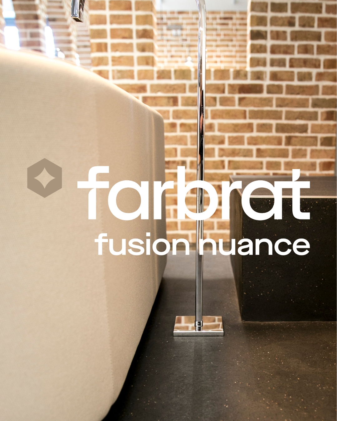 Die lebendigen, teils terrazzoartigen Oberflächen von farbrat fusion nuance mit glitzernden Zuschlägen oder linear gezogene Muster schaffen einen völlig neuen Raumeindruck. 🧱✨ Bedingungslos puristisch, dank der vielfältigen Einsatzmöglichkeiten auf Wand, Decke, Boden und Möbelflächen. Eine Umsetzung von farbrat-Mitglied Friedhelm Koch!