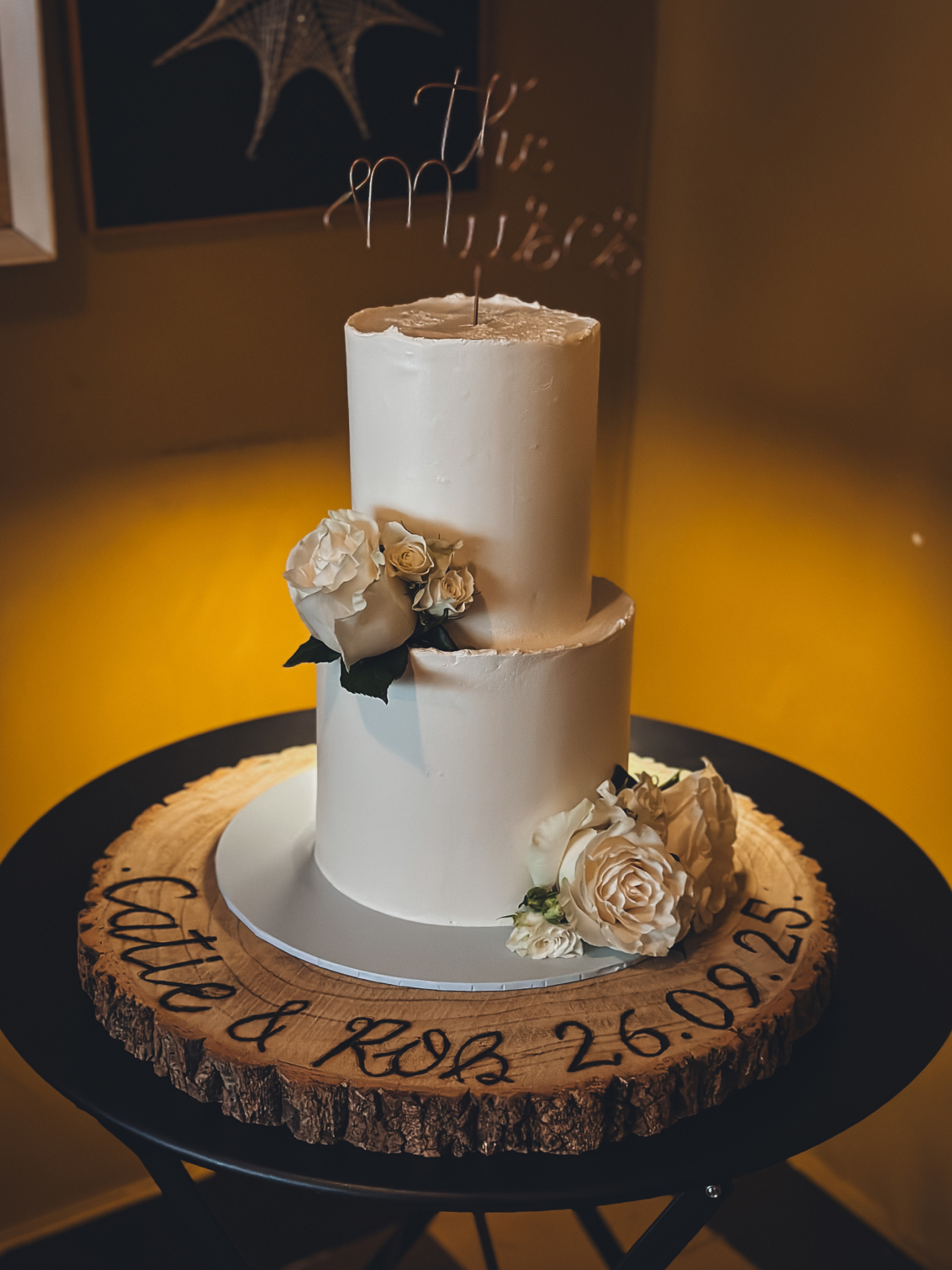 Elegant simplicity with a touch of floral charm ✨
Catie & Rob and Elaine & Steve’s double wedding! 🤩
Medium two-tier buttercream wedding cake at Food Magpie featured layers of Rose & Pistachio and Lemon, Blueberry & Elderflower, a dreamy flavour pairing that tasted every bit as beautiful as it looked.
Finished with ivory roses and blooms from the wonderful team at Purple Orchid 🤍
💍 Planning your wedding cake? Enquire now via the link in bio or explore the portfolio: www.kimberlyjaynecakedesign.co.uk/portfolio
#weddingcake #buttercreamweddingcake #modernweddingcake #luxuryweddingcake #foodmagpie #wiltshirewedding #roseandpistachio #lemonblueberryelderflower #purpleorchid #kimberlyjaynecakedesign #elegantweddingcake #buttercreamcake