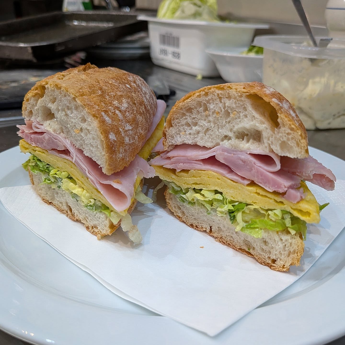 Meet our latest creation: a demi baguette crunchy panino filled with a freshly made omelette, roasted ham, crisp salad, and mayonnaise. Perfectly balanced, full of flavor, and ideal for a rich breakfast or a quick lunch with a gourmet twist.
📍 Find us in the heart of Montepulciano
⏰ Open for breakfast & lunch (closed Thursdays)
✨ #lalmacafe
☺️ #goodfoodisgoodmood
🍳 #breakfast
🥪 #brunch
🥘 #lunch
🥗 #lightfood
🌿 #teas
☕ #coffee
🏰 #montepulciano
🤗 #pursuitofcoziness
🌅 #spring
😎 #summer
🍁 #autumn
🌻 #TuscanFlavors
😋 #BreakfastLover
😍 #mokalovers