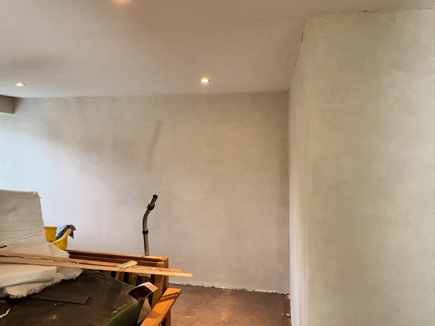 50mm warmcoat skimmed with top coat from Chalk Down Lime in Bollington, finished with a lovely red lime wash #limeplaster #insulation #traditionalbuildings