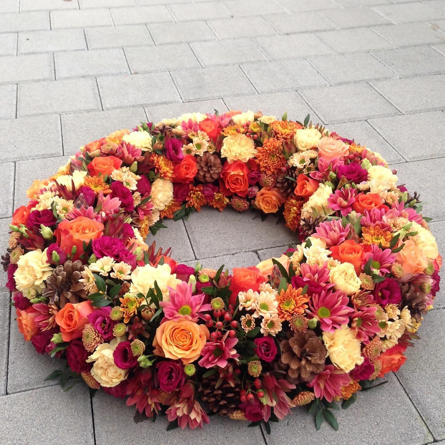 Und immer sind da Spuren deines Lebens…🍂🧡🍁
#trauerkranz#trauerfloristik#abschied#herbst
#herbstkranz#handwerk#floristin#dürnten#lokal
#keinabschiedfürimmer#lieblingsmensch
TRAUERFLORISTIK
TRAUERKRANZ
HANDWERK
FLORISTIN
ABSCHIED