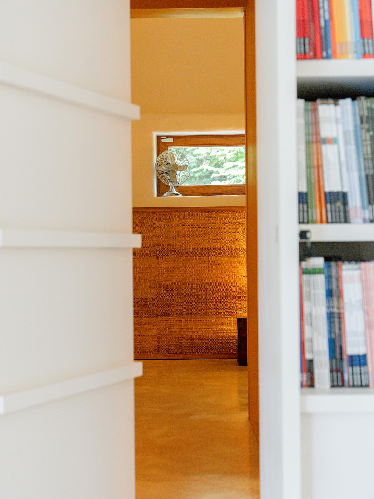 Bibliothèque slasheuse
Bibliothèque / écran de video projection /mezzanine coin lecture / porte de la chaufferie cachée / porte de la suite des amis cachée / rangements
@thomastrabuc pour la réalisation de l’ensemble mur porte bibliothèque
@lealejeune_photographe 📸
#architecturedinterieur #archituredinterieurbordeaux