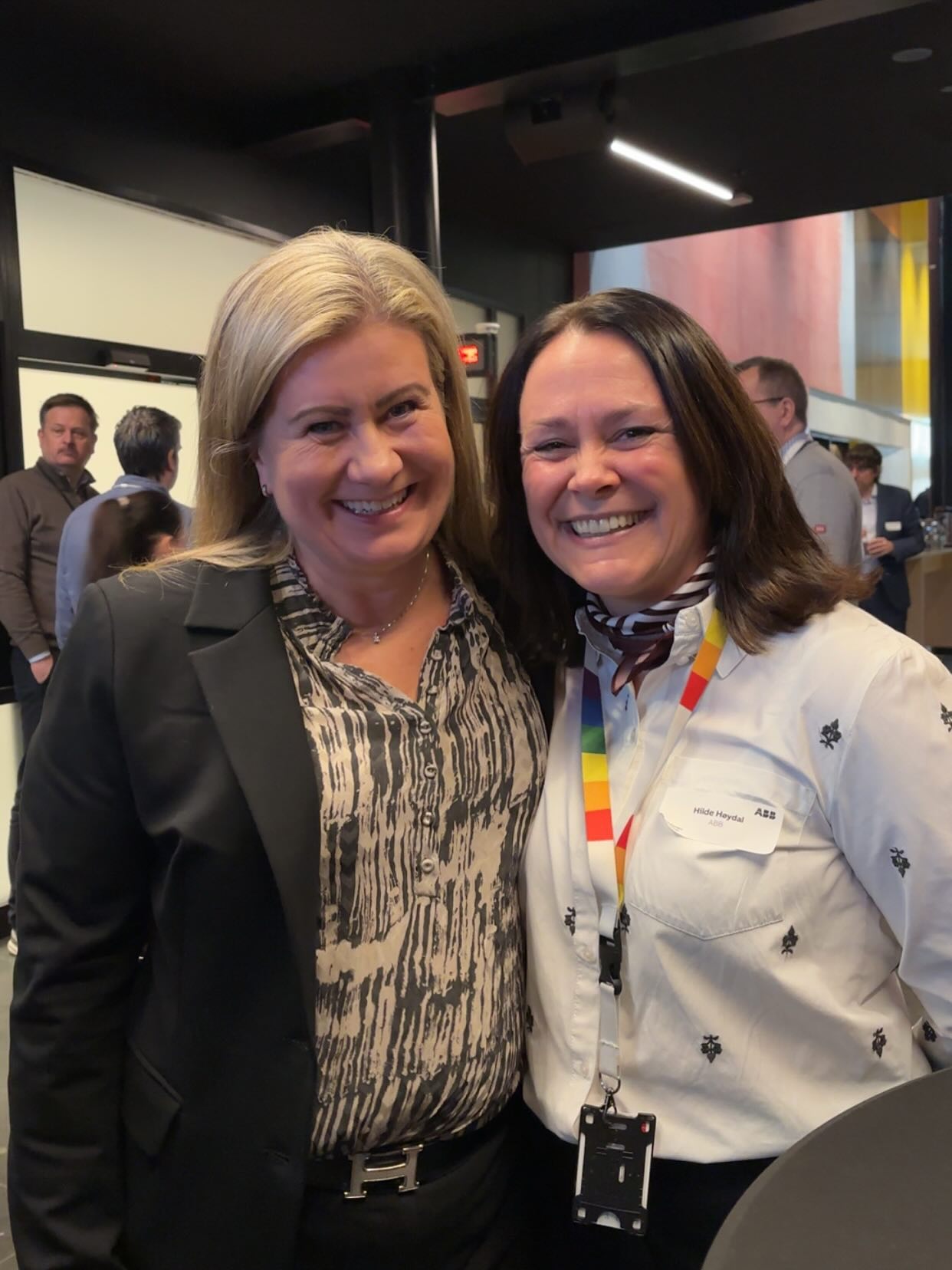 Marianne, Solfrid og Ronny fra Techconsult deltok på Leverandørdagen hos vår kunde ABB. Dette var et svært lærerikt og vellykket arrangement! 🙌
Etter nesten 20 års godt samarbeid fikk Marianne endelig møte Hilde fra ABB for aller første gang. Begge to syntes det var utrolig hyggelig 🤝
#Techconsult #ABB #Leverandørdag