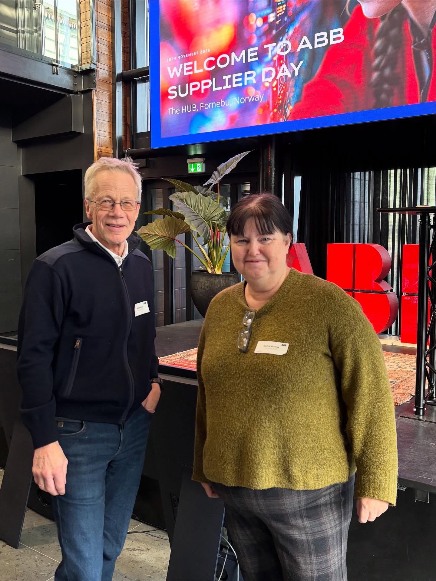 Marianne, Solfrid og Ronny fra Techconsult deltok på Leverandørdagen hos vår kunde ABB. Dette var et svært lærerikt og vellykket arrangement! 🙌
Etter nesten 20 års godt samarbeid fikk Marianne endelig møte Hilde fra ABB for aller første gang. Begge to syntes det var utrolig hyggelig 🤝
#Techconsult #ABB #Leverandørdag