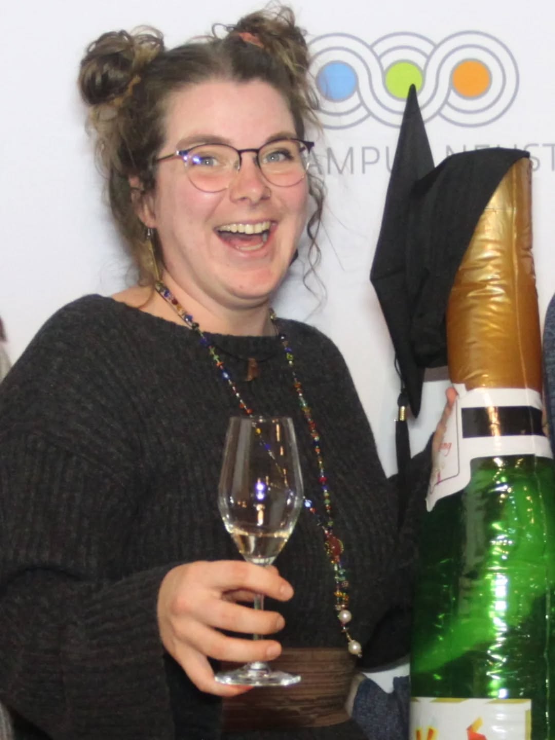 Es ist (fast) geschafft! 🎓🥂
Am Freitag feierte die Jungwinzerin ihre Absolventenfeier vom @weincampus!
6 Semester - 3 Jahre Studium sind jetzt vorbei!
Die Bachelorarbeit ist schon angefangen und Anfang nächstes Jahr ist es dann ganz geschafft. Bis dahin wünscht ihr bitte starke Nerven!
#wein #wine #champagne #zumwohldiepfalz #winelovers #bachelorofscience #bachelor #photobox #party #pfalzwein #pfalzliebe #winestagram #weinliebe #biowein #teamwork #family #winetime #winery #organic #organicwine #pfalz #instawine #winecountry #vino #manufactured #manufactum #biobetrieb #duttweiler #picoftheday #siewerdenbegeisslertsein