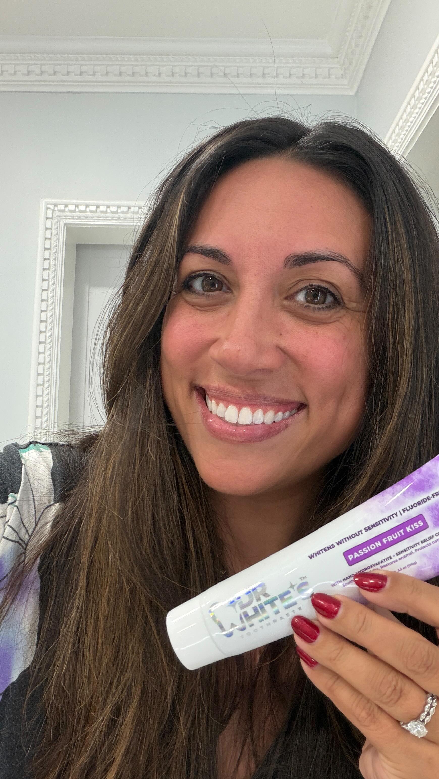 Day 7- After more than 15 years as a dental hygienist and becoming a Certified Holistic Nutritionist, one thing has remained true for me: your oral health is the gateway to your total-body health.
So when I tell you I’m obsessed with the Passion Fruit Kiss toothpaste by @brightwhitesoralcare by @drbrigittewhite , just know it’s because it checks every single box I care about—for your mouth, your microbiome, and your daily ritual. 🦷💛
Why Passion Fruit Kiss is Pure Perio Love:
💜 Delicious tropical flavor — brushing feels like a mini getaway to somewhere warm and breezy
🌿 Perio-supportive ingredients for healthier gums & a balanced oral microbiome
♻️ Sustainable packaging that loves the planet as much as your smile
✨ Gluten-free, fluoride-free, sulfate-free, triclosan-free, & vegan
🫶 Safe for sensitive mouths — gentle, hydrating & irritation-free
🌬️ Leaves your mouth feeling clean, fresh, and bright without harsh chemicals
After years of seeing what truly supports long-term oral health, products like this make me so happy — because healthy can absolutely be delicious, fun, and toxin-free.
👇 Your turn!
What flavor are you most excited to try from Bright Whites Oral Care?
And take a guess… which flavor do you think is my personal favorite? 😏💛
Drop it in the comments! ✨🦷💬