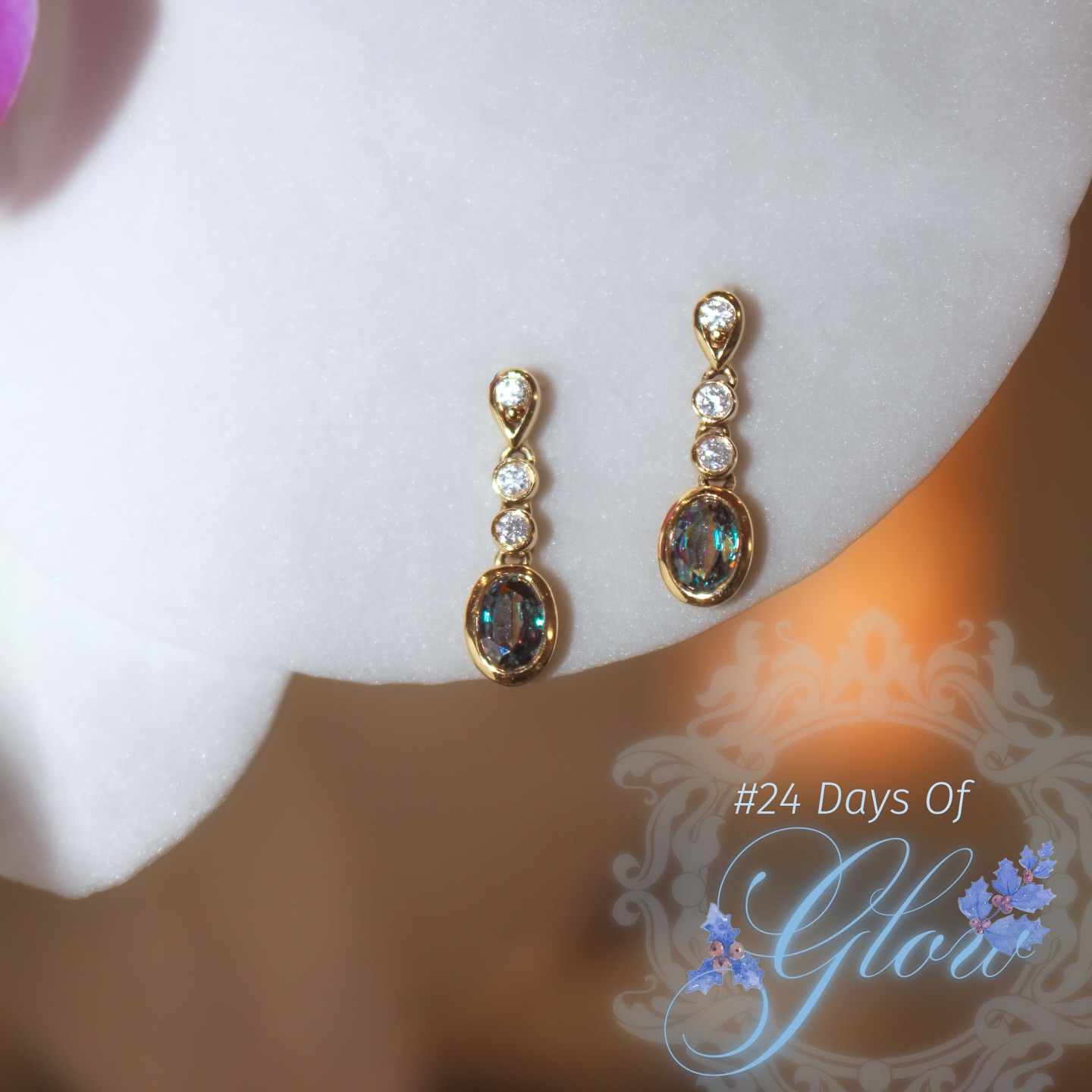 Is it an Emerald? Is it a Ruby? Day 5 of #24DaysofGlow presents you with the ever elusive Alexandrite in the form of these gorgeous dangle earrings. The 14 karat Yellow Gold dangles have three round brilliant Diamonds (0.11 total carat weight) cascading down to oval Alexandrites (0.46 total carat weight), all set in a bezel and finished in high polish. Swipe to see Alexandrite’s natural color-changing phenomenon in action.
#jewelryadventcalendar #alexandrites #jewelrytok #bezelearrings