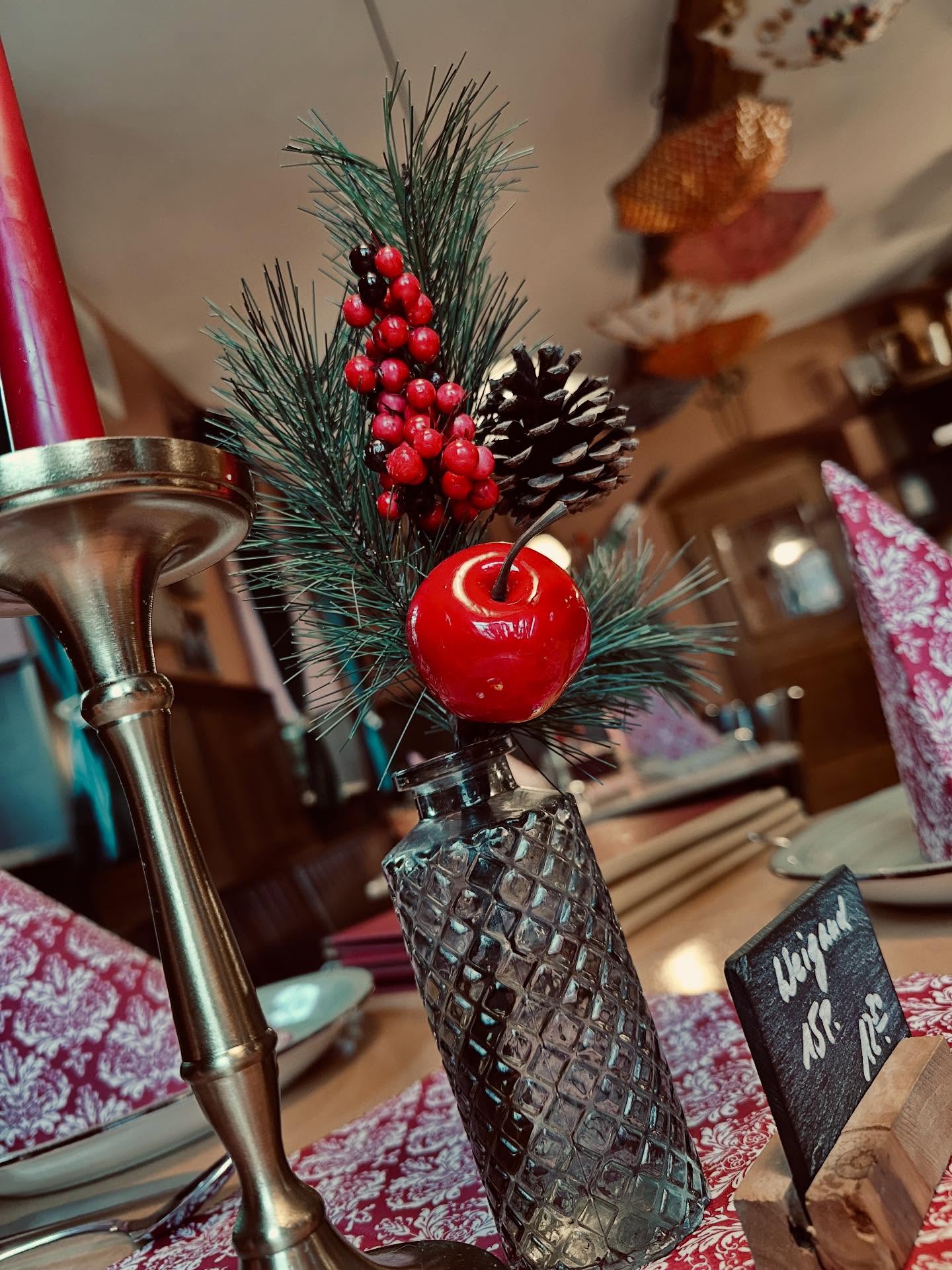 Einen entspannten 3. Advent
Seid ihr schon im Weihnachtsstress
Heute ist der 3. Advent - Zeit, euch eine wohlverdiente Pause zu gönnen!🎄🎄
Kommt vorbei ins Tandoori und verbringt einen schönen Tag mit Familie oder Freunden.
Genießt leckeres authentisch indisches Essen und tankt neue Energie für die kommenden Festtage
Wir freuen uns auf euch🎄🎄
