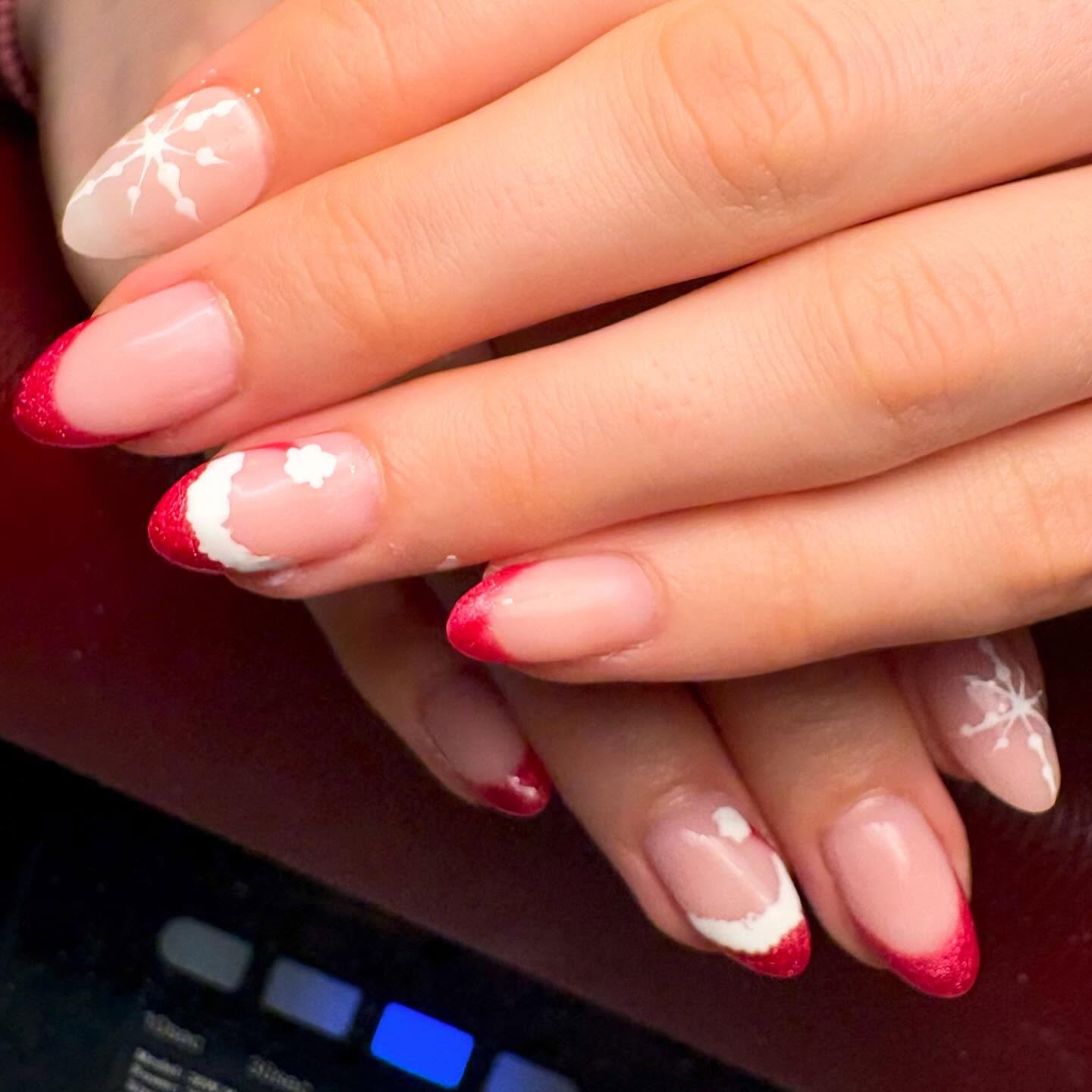 Santa baby 🧑🎄
Using @magpie_beauty
#magpiebeauty #magpieglitter #xmasnails #christmasnails #santanails